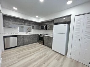 Building Photo - 1001 SW 128th Terrace