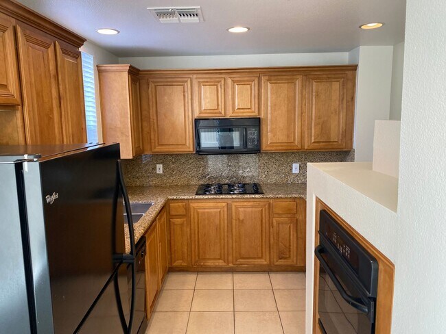 Building Photo - Park Avenue Mid-Rise Condo. Balcony. Full Services HOA