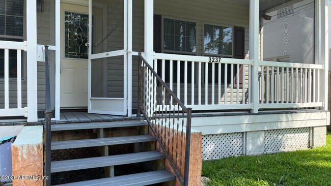 Foto del edificio - 3237 Mayflower St