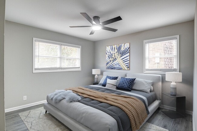 Photo - 2 Bed 1 Bath walking distance to downtown Chapel Hill and UNC Apartment