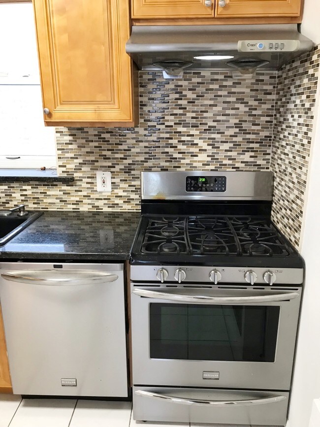 Building Photo - 4210 Avenue R