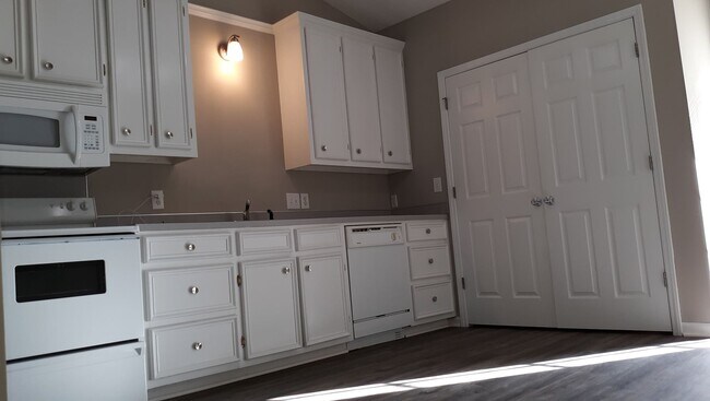 Building Photo - 3908 Elkin Ridge Dr