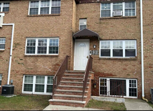 Building Photo - 102 College Dr