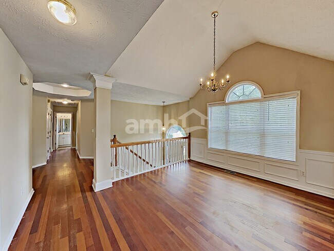 Building Photo - 223 Eagle Glen Way