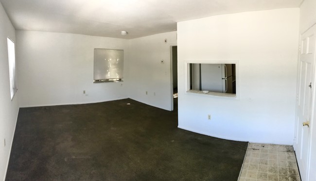 Building Photo - 13624 N 15th St