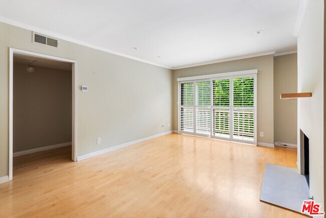Foto del edificio - 10671 Wilkins Ave