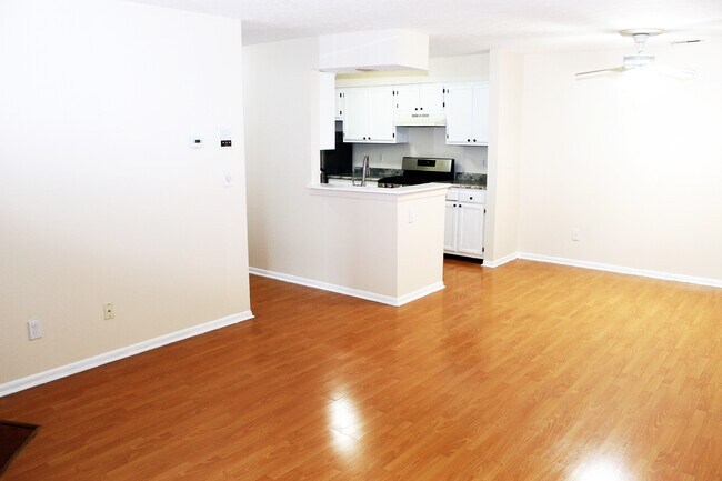 Foto del edificio - 2241 Hedgerow Rd