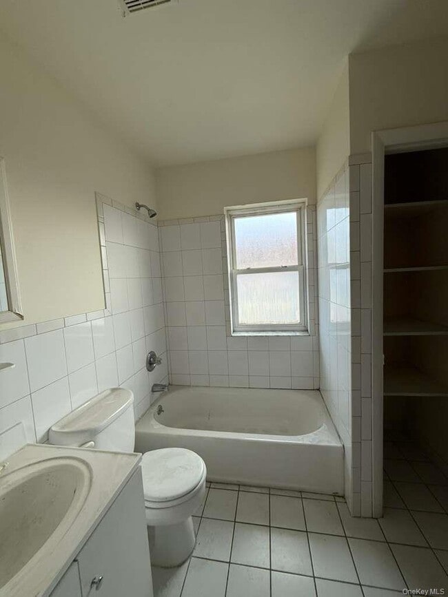 Building Photo - 22 King Ave