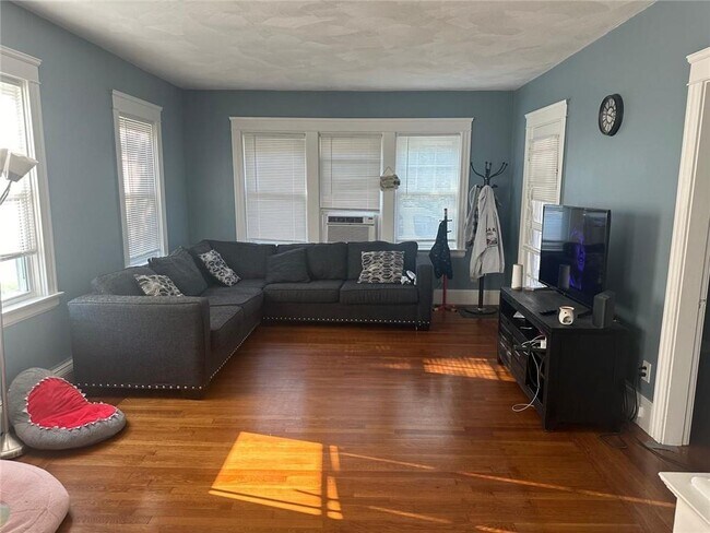 Foto del edificio - 1154 Plainfield St