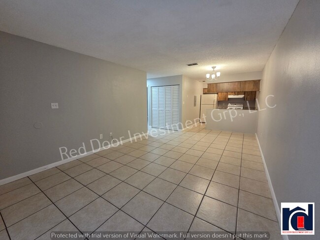 Foto del edificio - Spacious 2/2 quadplex