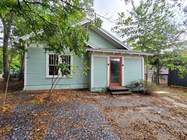 Building Photo - 1303 Greenville St