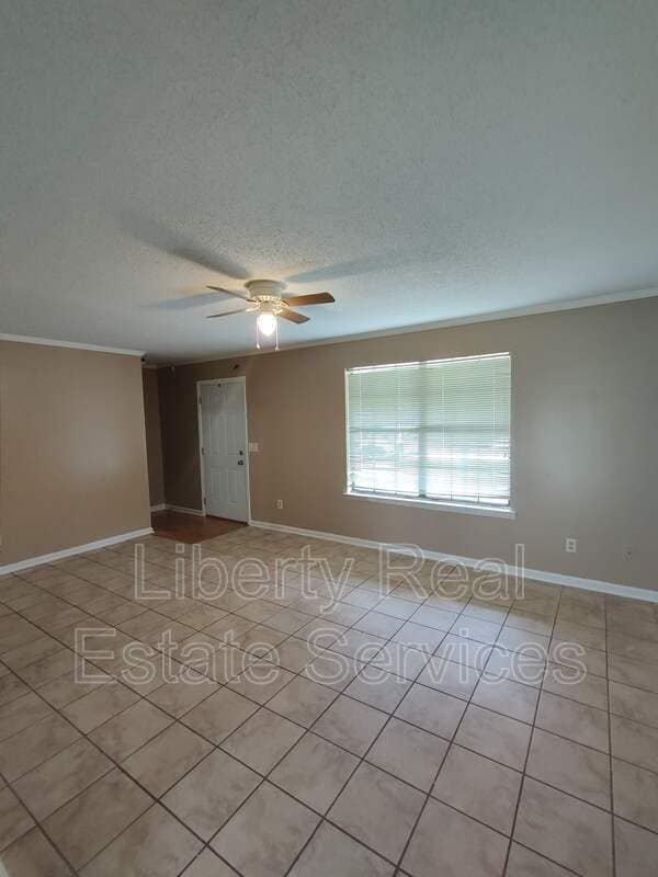 Foto del edificio - 709 Edgewood Ct