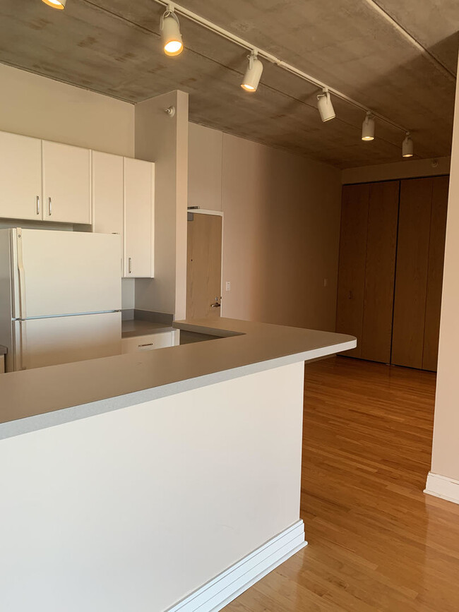 Building Photo - 1 S Highland Ave