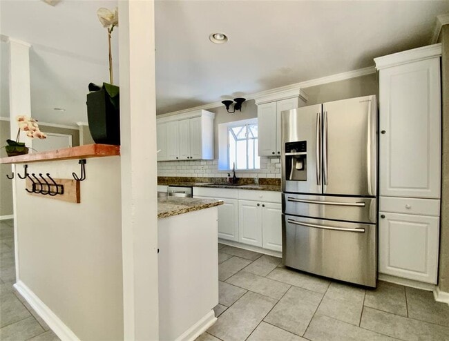 Building Photo - 2704 Palomino Dr