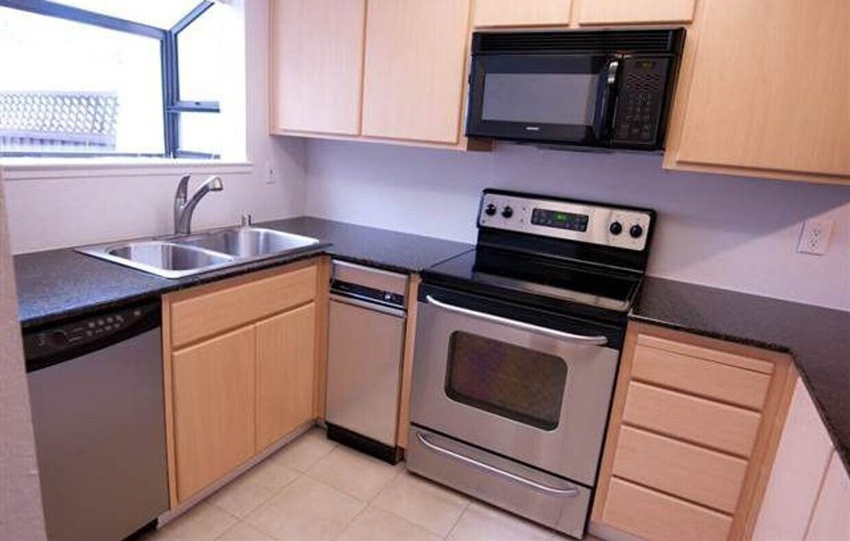 Primary Photo - Fremont- Niles, Very Nice 2 Bed, 1.5 Bath ...