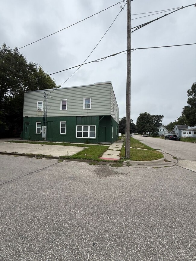 Building Photo - 1527 3rd Ave S