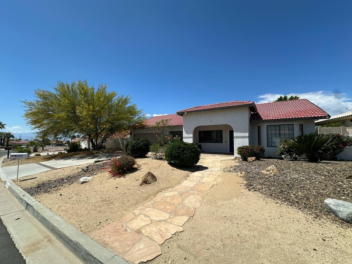 Primary Photo - 9735 Hoylake Rd