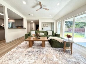Building Photo - 3826 Manordale Dr