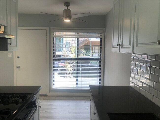 Building Photo - 612 Pico Blvd