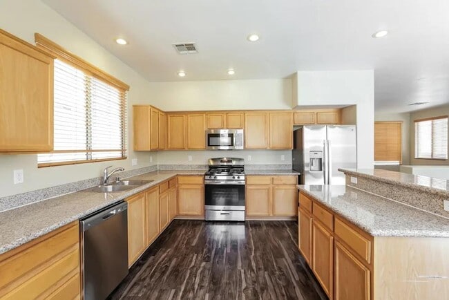 Building Photo - 9145 W Dorrell Ln