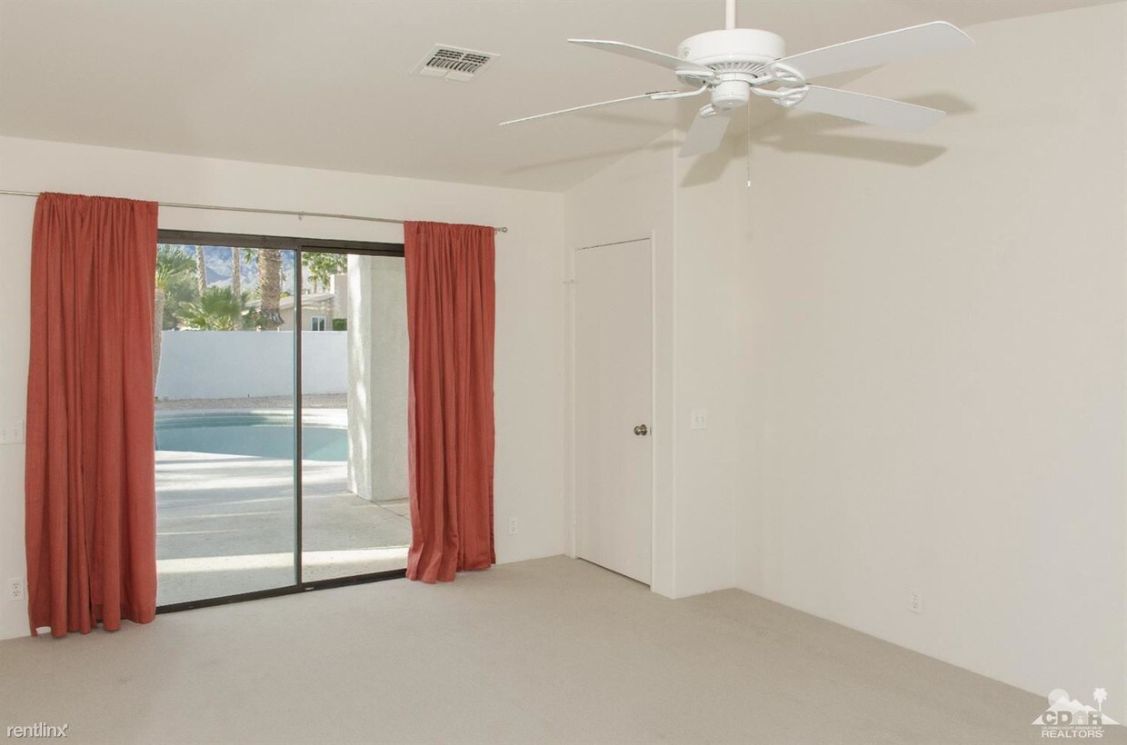 Building Photo - 45374 Garden Sq