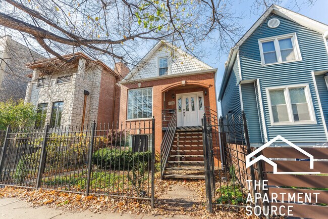 Building Photo - 2522 N Artesian Ave