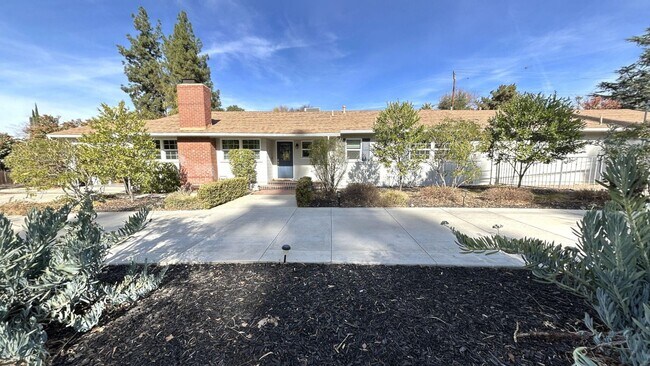 Foto del edificio - PRICE REDUCTION! Gorgeous 4 Bedroom 4 Bath...