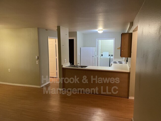 Foto del edificio - 4531 Boardwalk Dr