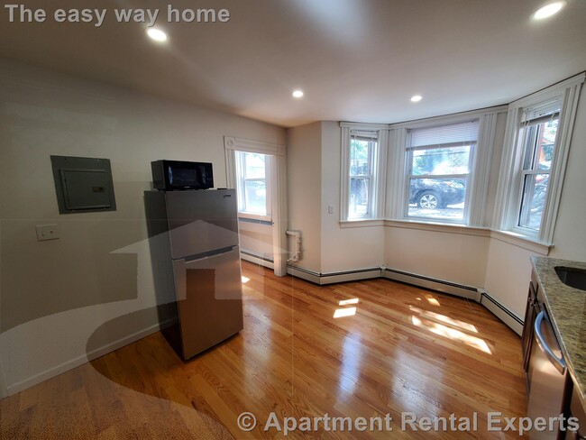 Building Photo - 223 Broadway