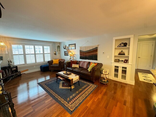Building Photo - Furnished OR Unfurnished Condo in Stadium ...