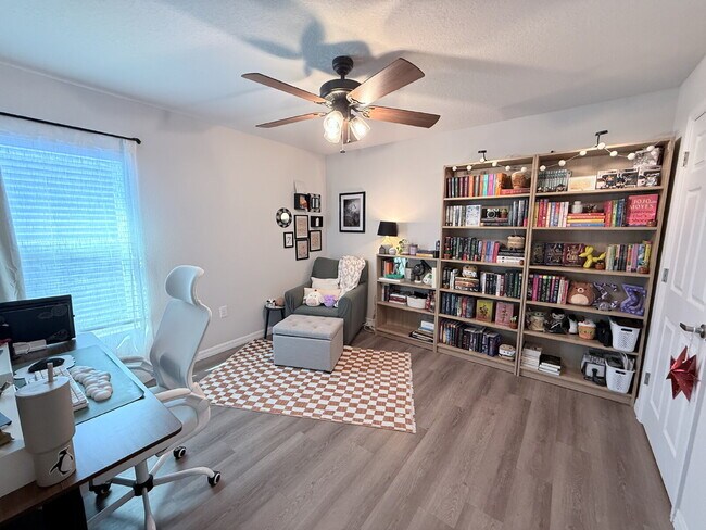 Foto del edificio - 4 bedroom and 2 Bathroom House