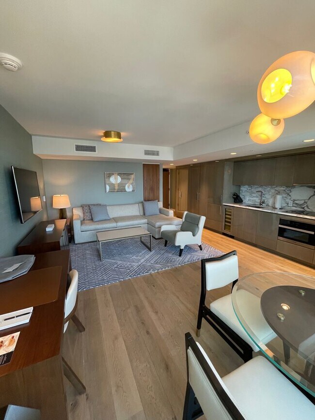 Foto del edificio - Rarely Available 1 Bed 2 Bath Long-Term in...