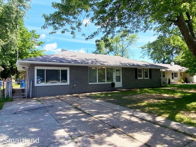 Building Photo - 3 br, 1 bath House - 9608 W Ridgewood Drive
