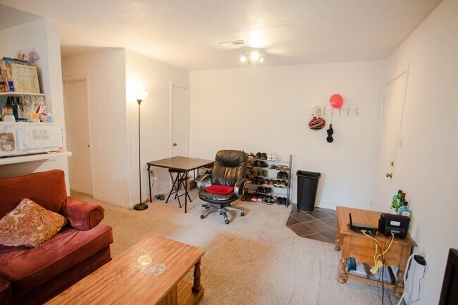 Building Photo - 802 Claytor Square