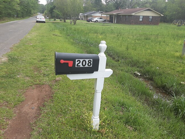 Foto del edificio - 208 Cole Rd