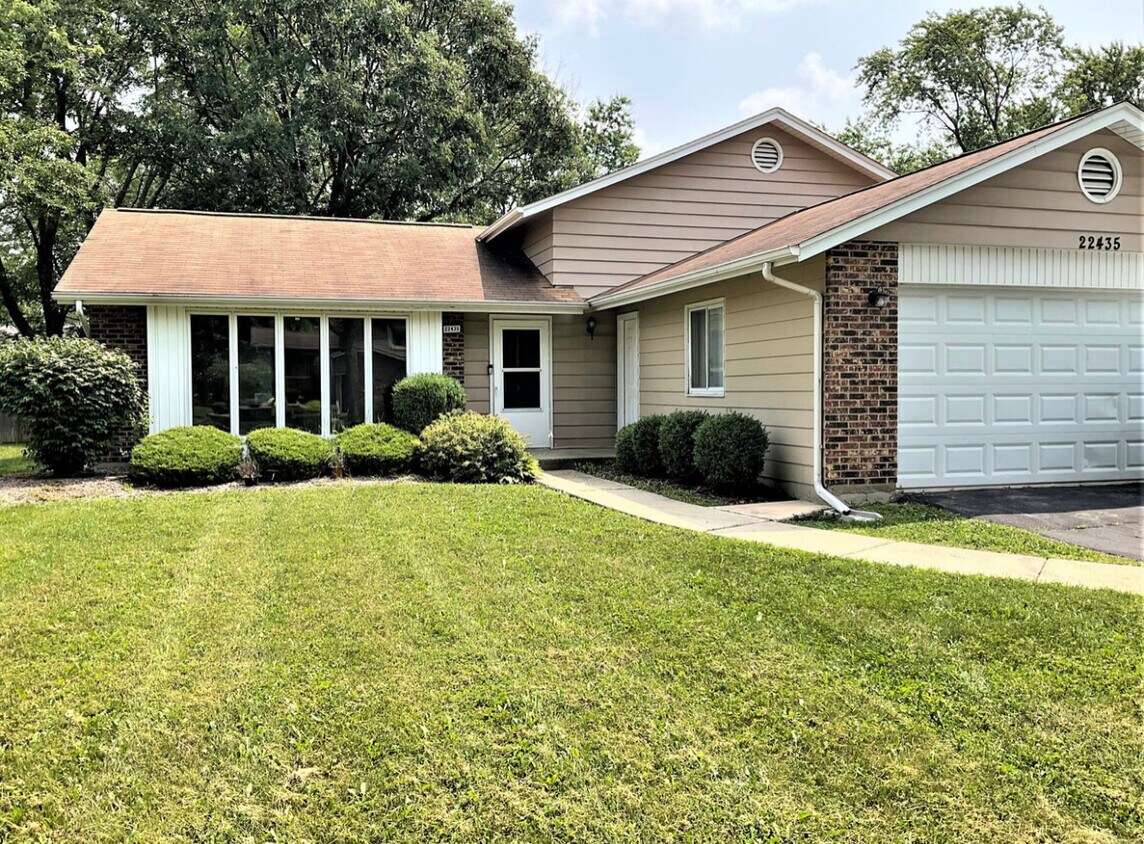 22435 Imperial Dr, Richton Park, IL 60471 House Rental in Richton