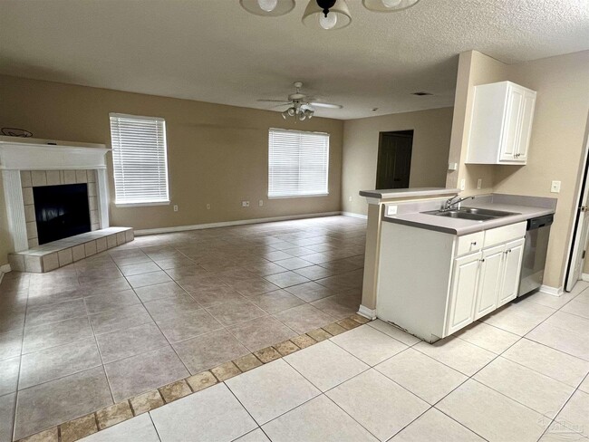 Foto del edificio - 6213 Cottage Woods Dr