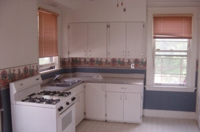 Building Photo - 706 Trenton