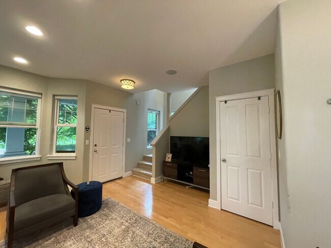 Foto del edificio - Lovely 3 Bed 2.5 Bath Forest Heights Subdi...
