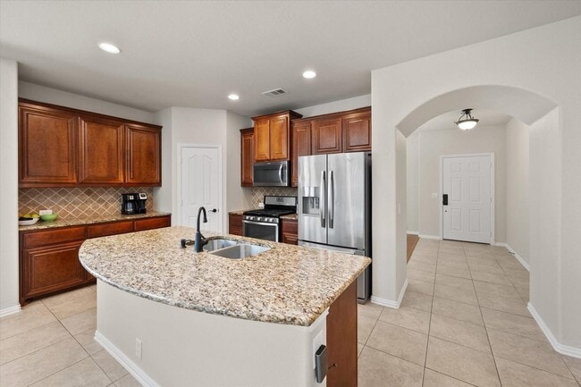Building Photo - 1202 Killian Dr