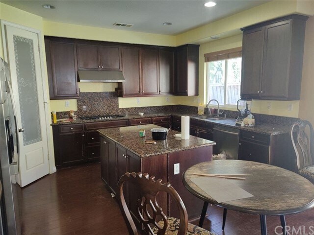 Building Photo - 6656 Biola St