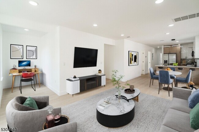 Foto del edificio - 42 Elmwood Ave