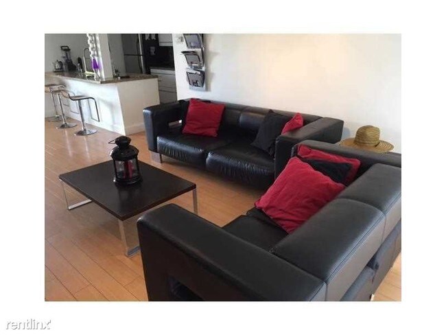 Building Photo - 2160 SW 16th Ave