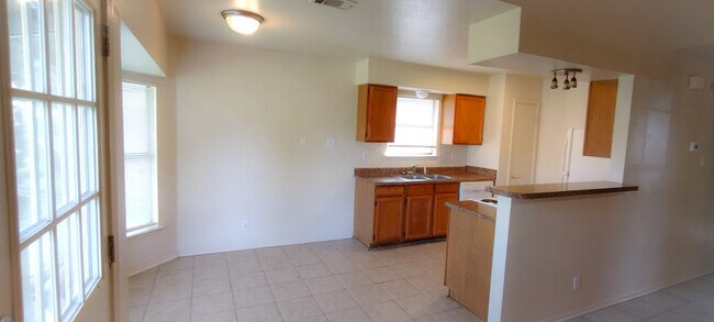 Building Photo - 2609 Schwertner Dr