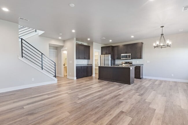 Building Photo - AMMON 3 BED 2 BATH TOWNHOME WITH 2 STALL G...