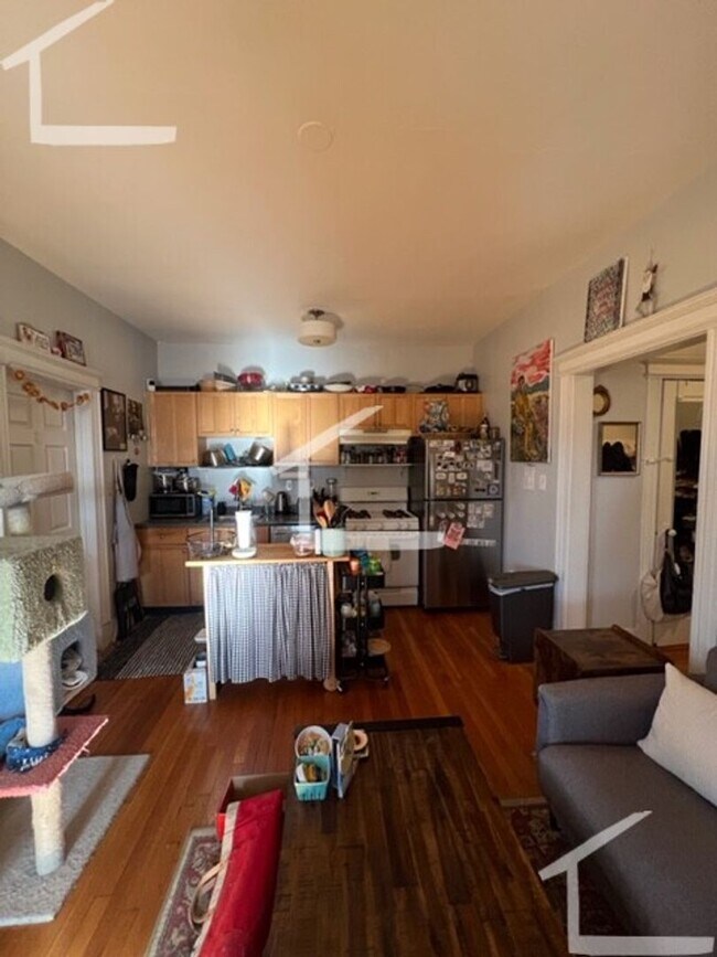 Foto del edificio - Gorgeous sunny apartment available now due to a lease break - great deal!