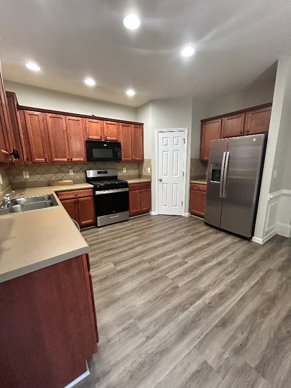Building Photo - 364 Beynon Terrace