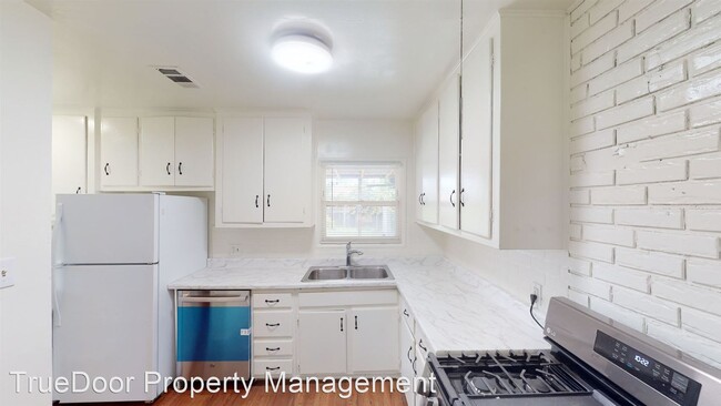 Building Photo - 3 br, 1 bath House - 2337 Carol Drive