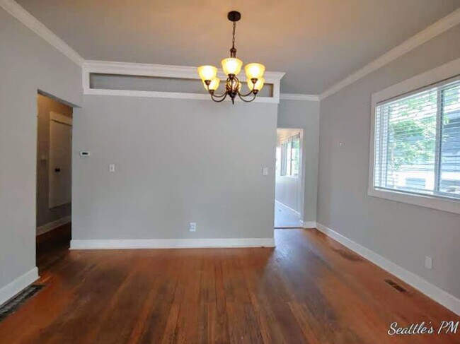 Building Photo - Spacious 2 Bedroom Home in the Pigeon Poin...