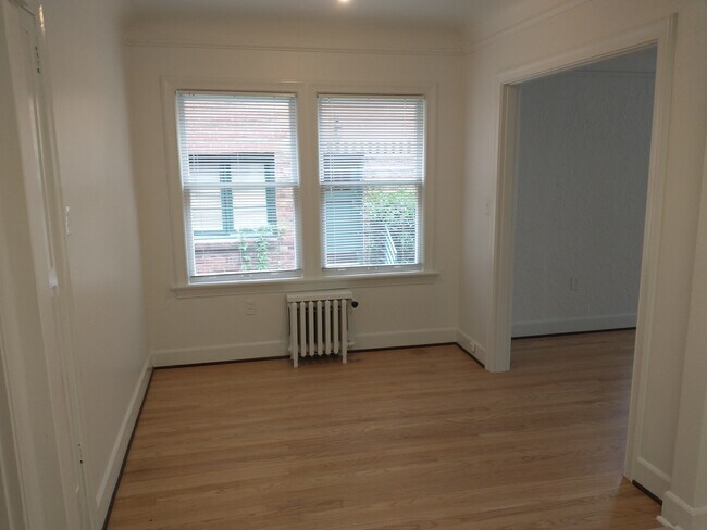 Building Photo - 2711 Franklin Ave E